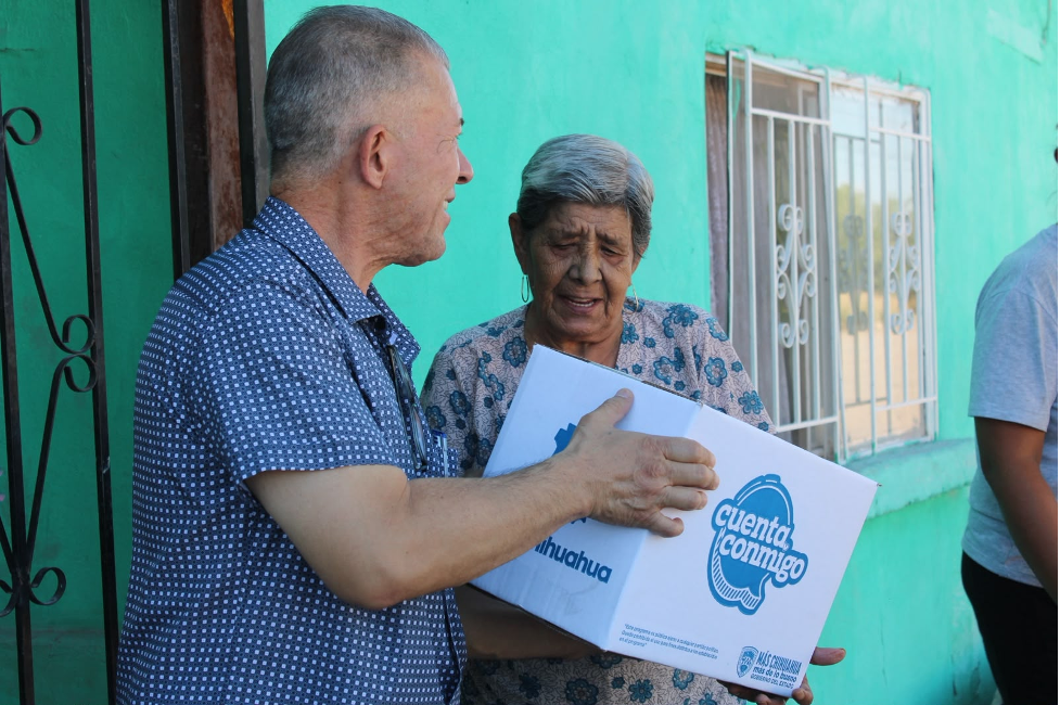 Pérez Pavía entrega despensas a familias de Meoqui y reafirma su compromiso con quienes más lo necesitan